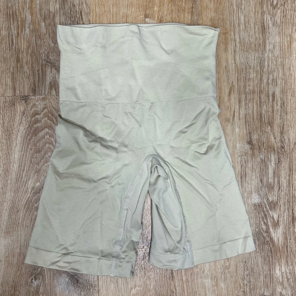 Maidenform high rise biker short Shapewear. Small. New without tags. - Picture 1 of 3
